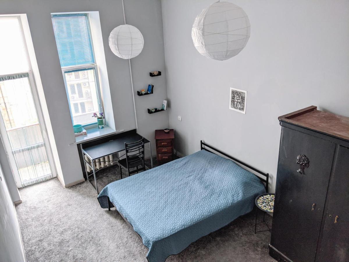 Entire 2-Bedroom Authentic Flat Kiev Ngoại thất bức ảnh