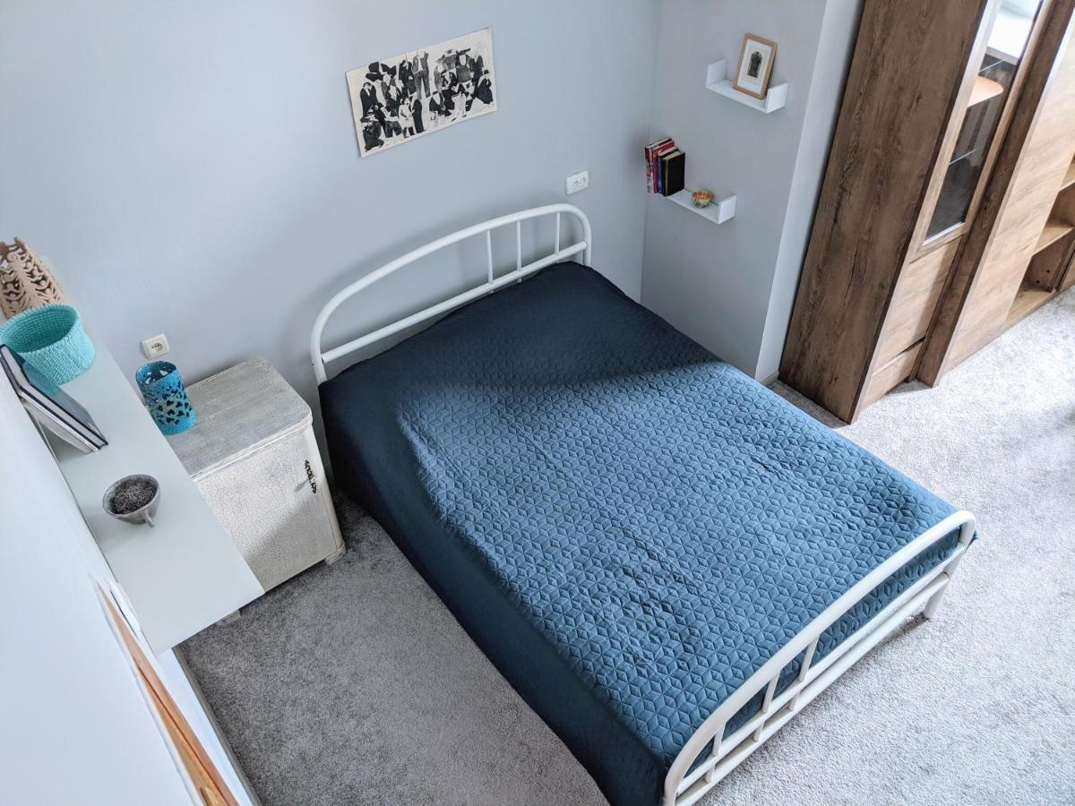 Entire 2-Bedroom Authentic Flat Kiev Ngoại thất bức ảnh